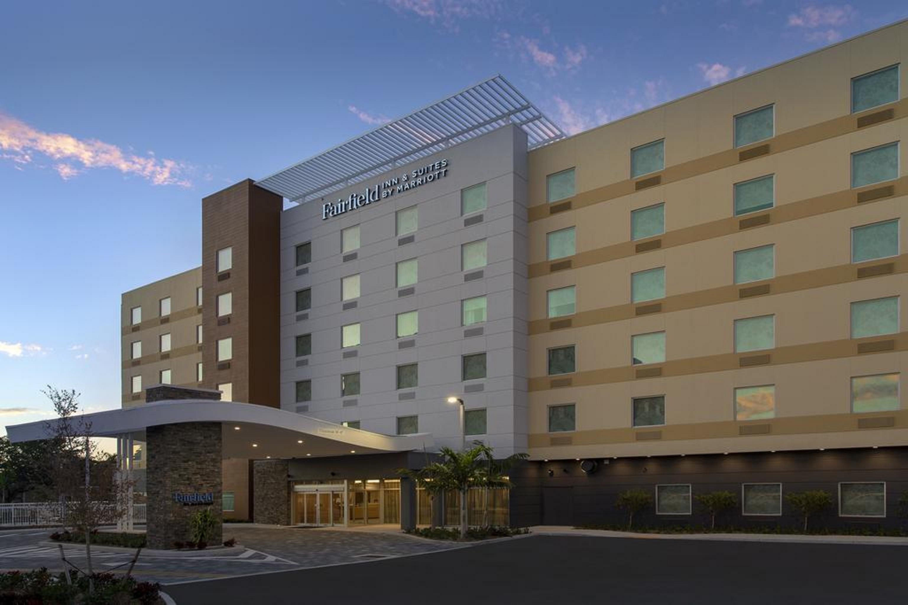 Fairfield Inn & Suites By Marriott Miami Airport West/Doral Exterior photo