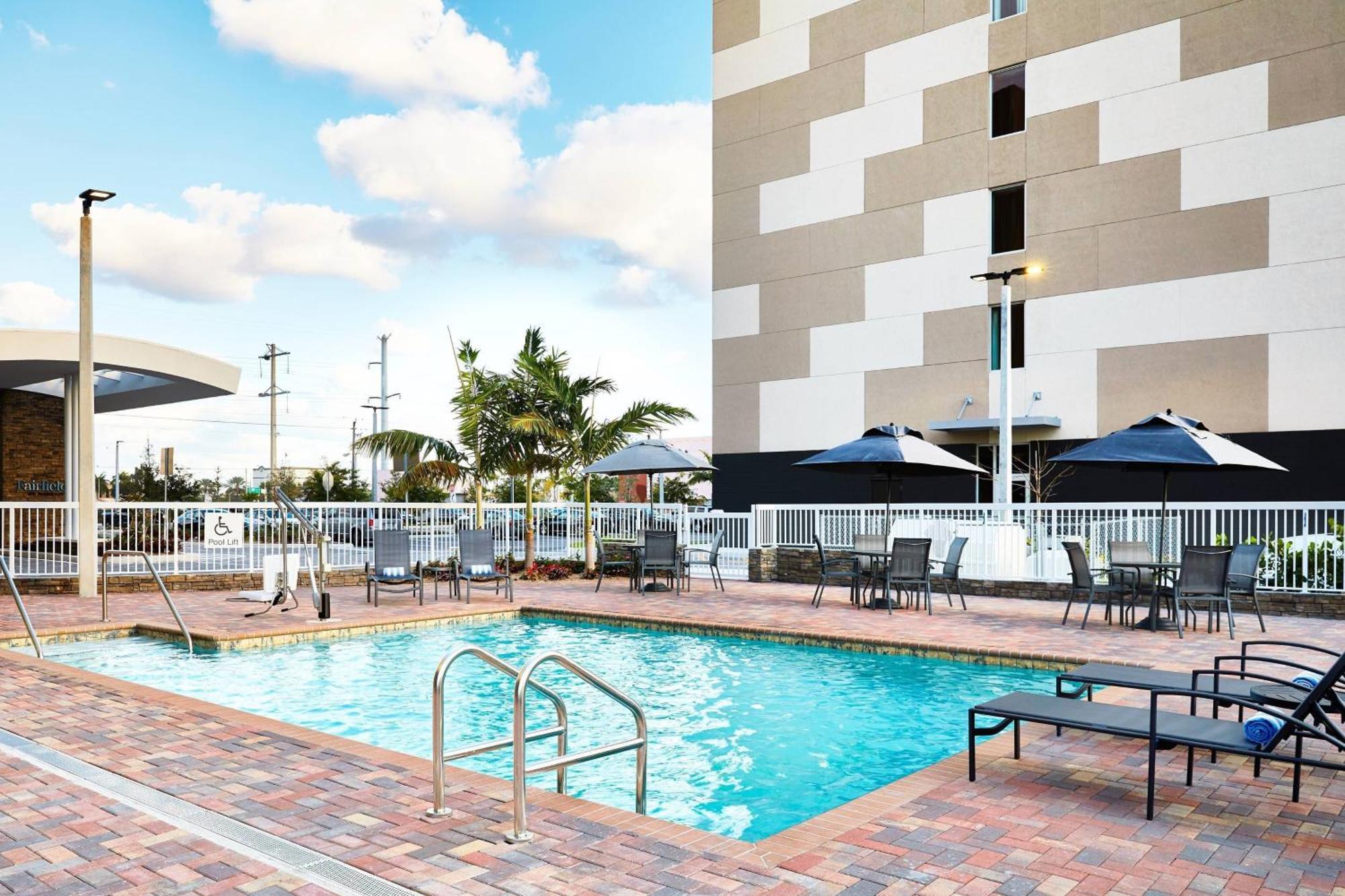 Fairfield Inn & Suites By Marriott Miami Airport West/Doral Exterior photo